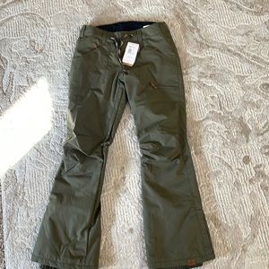NWT Roxy Snowboarding/Snow pants
